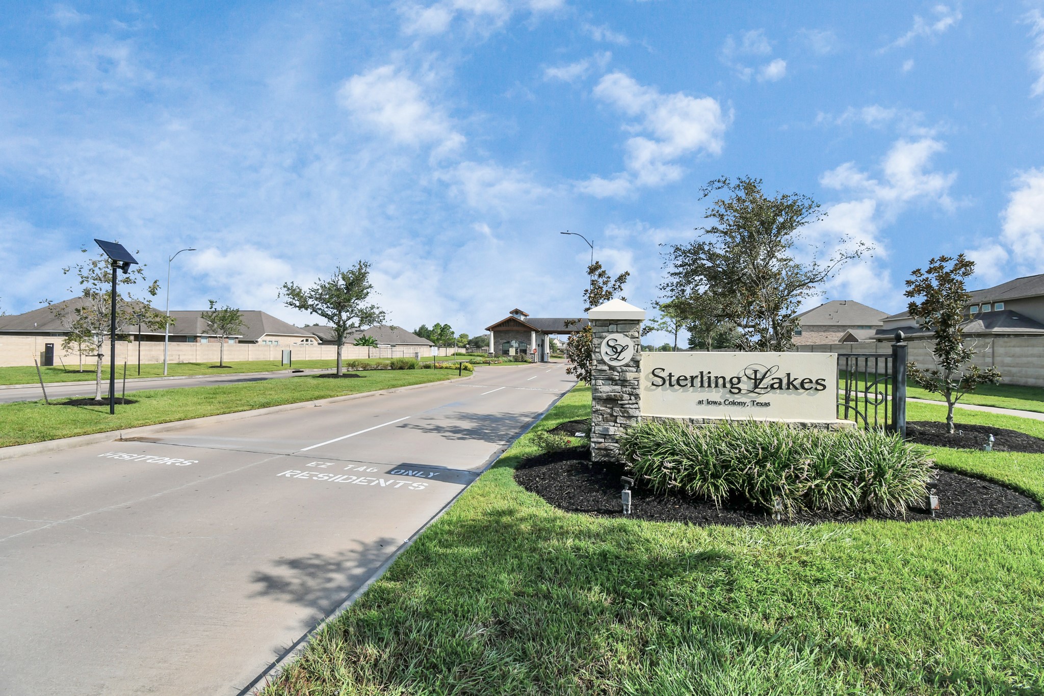 9511 Emerald Lakes Drive Rosharon, TX 77583 - Photo 33 of 38 a view of outdoor space with garden