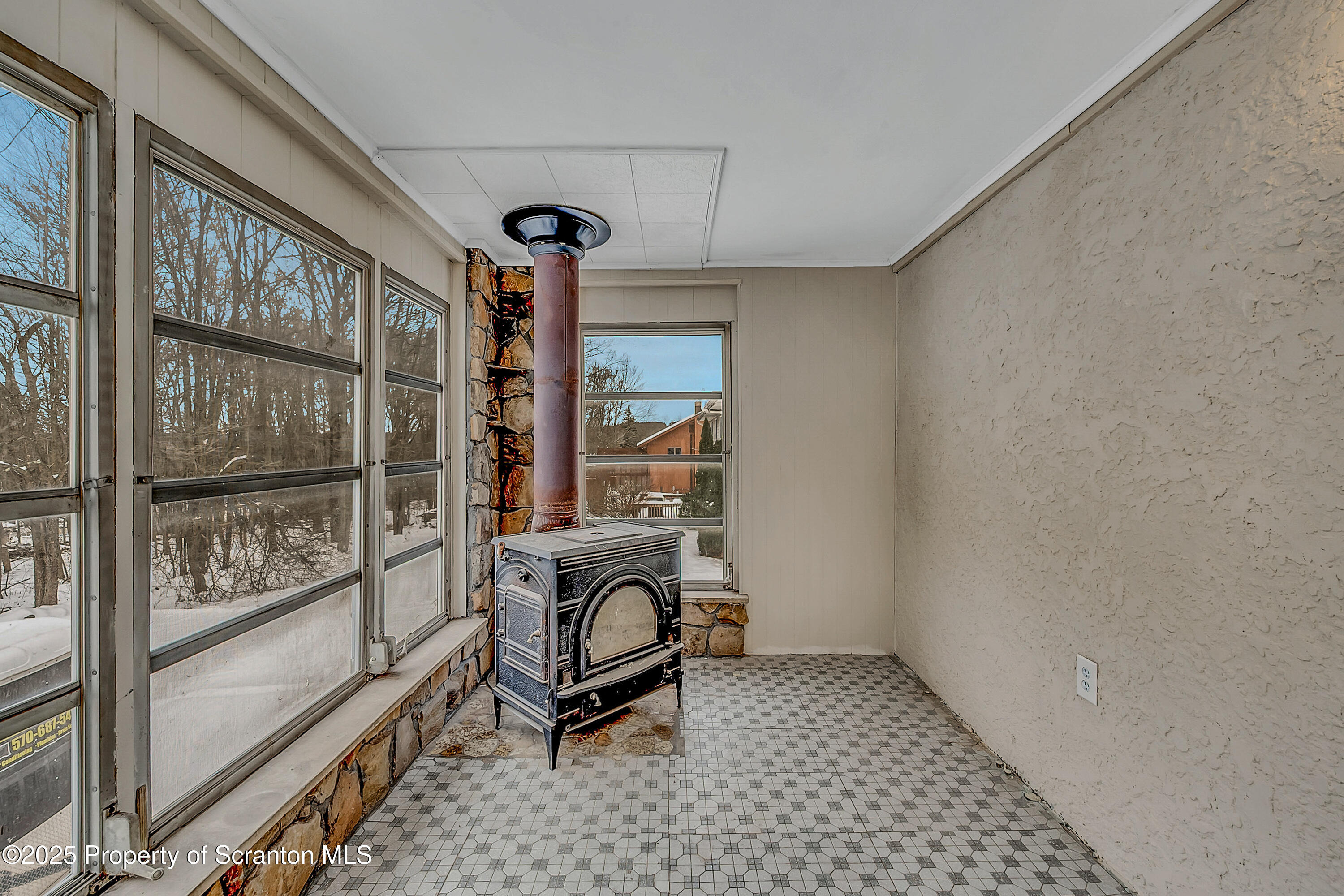 206 Gardner Street Moscow, PA 18444 - Photo 45 of 50 a room with furniture