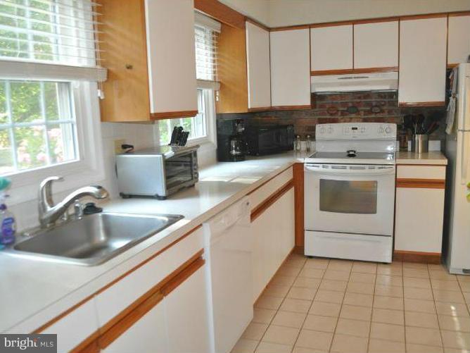 8222 Tory Road, Unit 145 Springfield, VA 22152 - Photo 3 of 17 Kitchen
