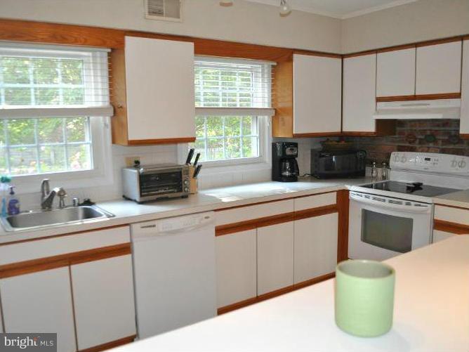 8222 Tory Road, Unit 145 Springfield, VA 22152 - Photo 5 of 17 Kitchen