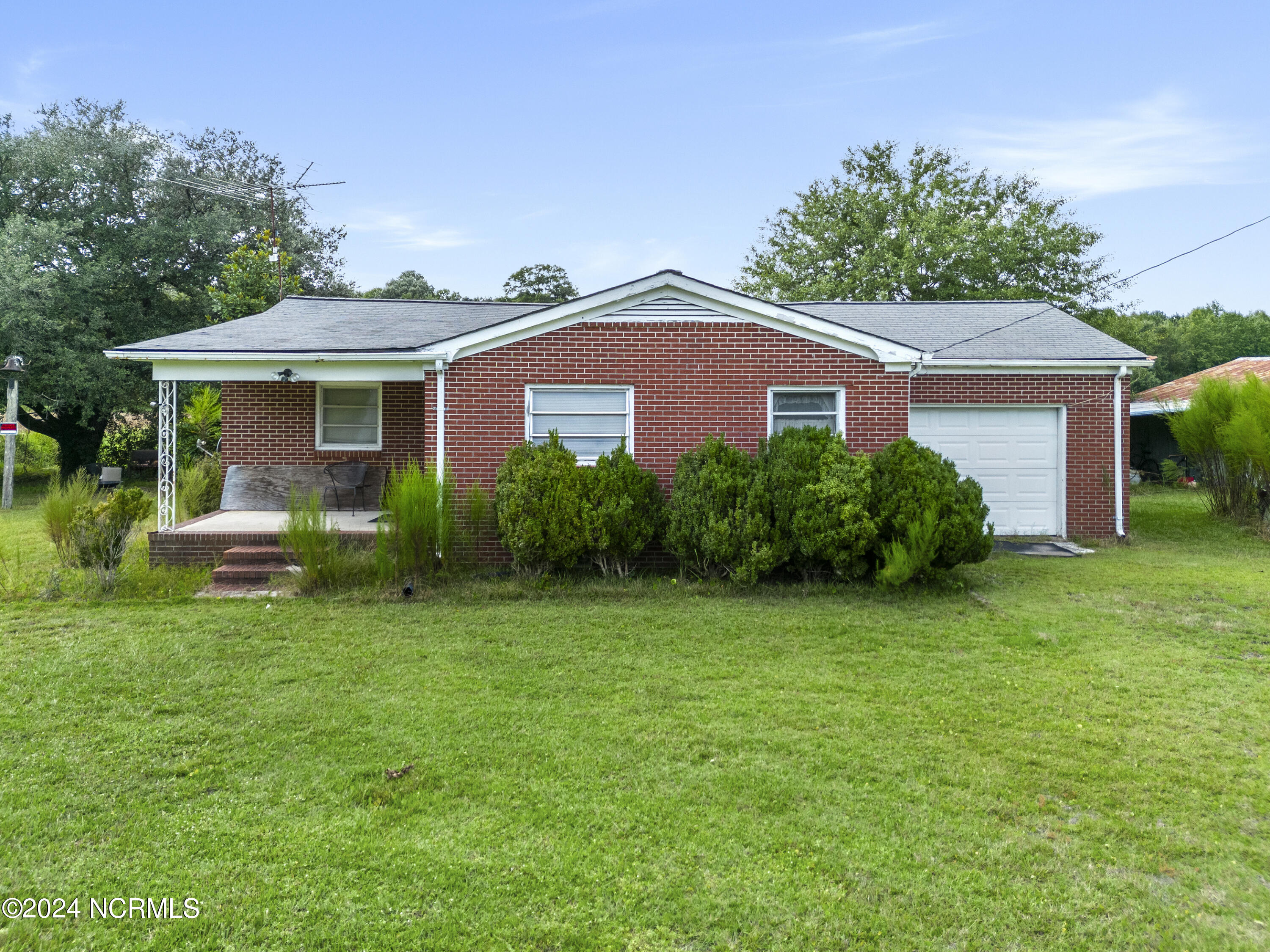 213 Mutt Griffin Road Pink Hill, NC 28572 - Photo 13 of 33 Street View