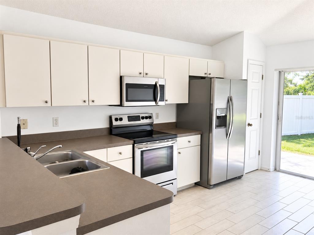32215 Fish Hook Loop Wesley Chapel, FL 33545 - Photo 5 of 20 Gallery Image 5