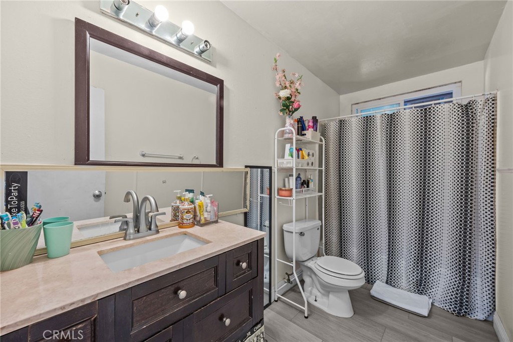 11918 Cedarvale Street Norwalk, CA 90650 - Photo 16 of 26 Bathroom 2