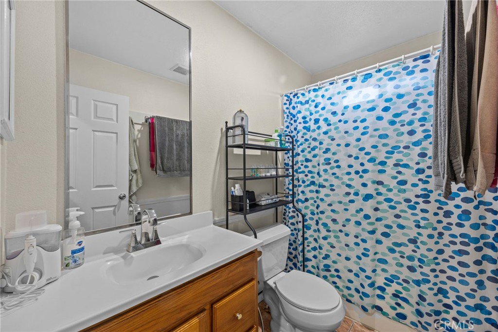 11918 Cedarvale Street Norwalk, CA 90650 - Photo 20 of 26 Bathroom 3