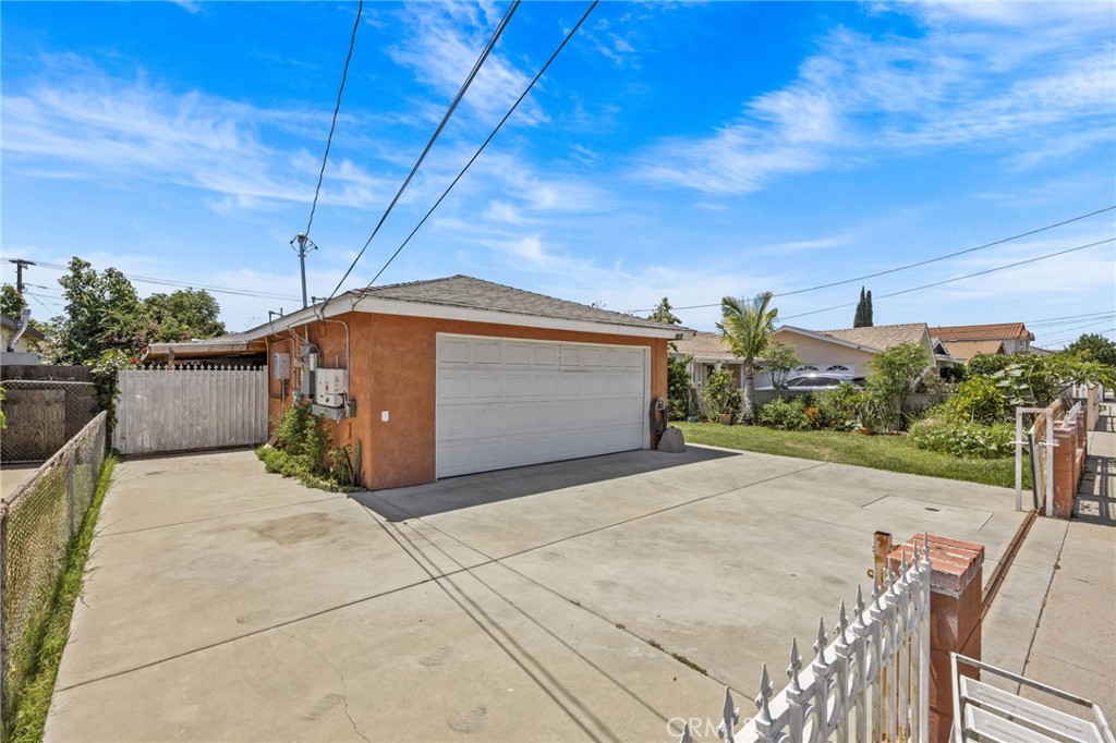 11918 Cedarvale Street Norwalk, CA 90650 - Photo 3 of 26