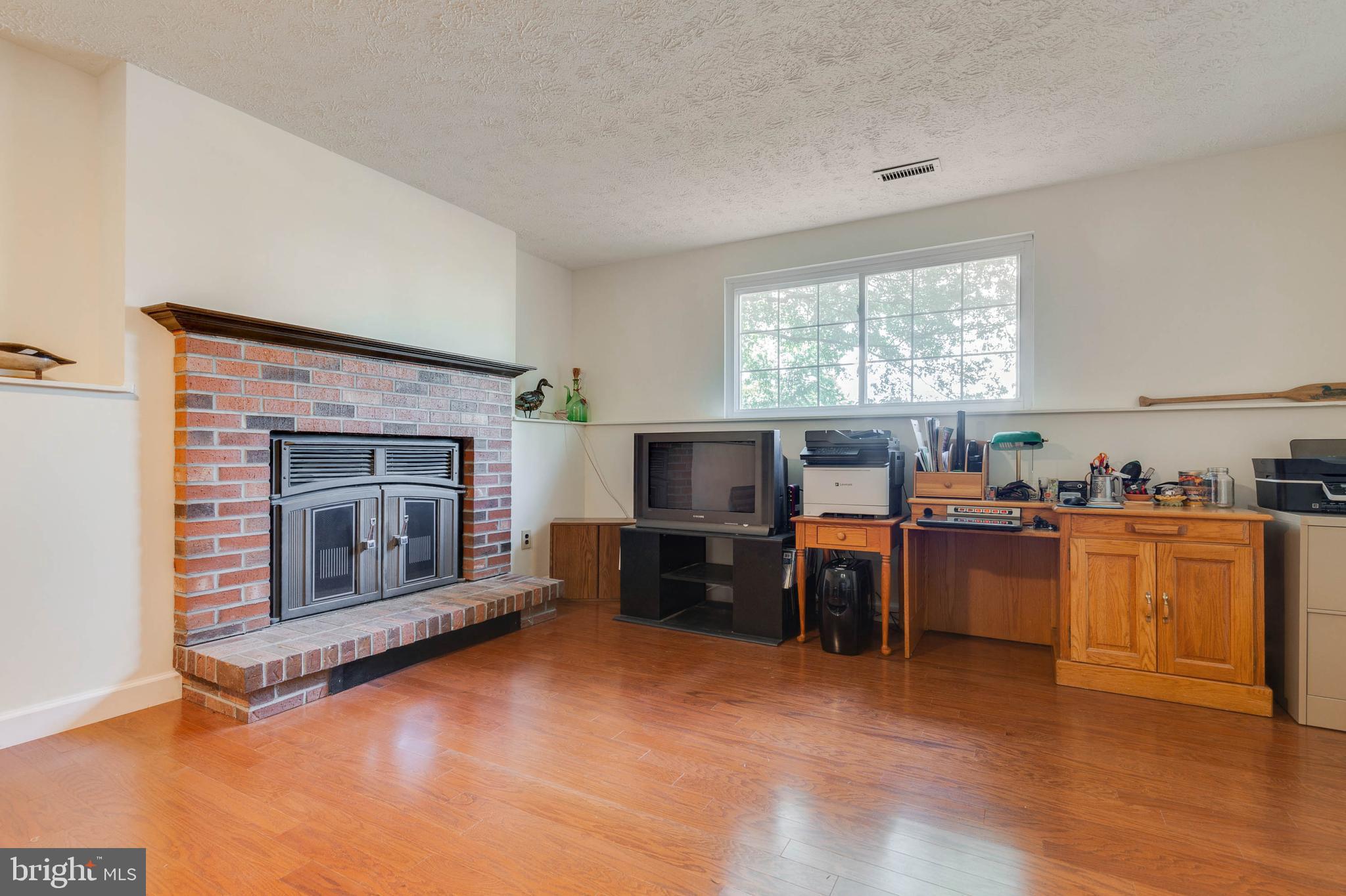 4420 Cub Run Road Chantilly, VA 20151 - Photo 17 of 20 Wood-Burning Fireplace