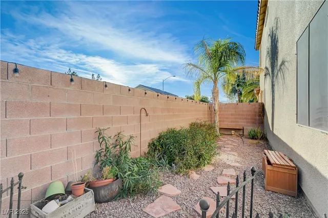 $690,000 | 8810 Arroyo Azul Street, Las Vegas, NV 89131