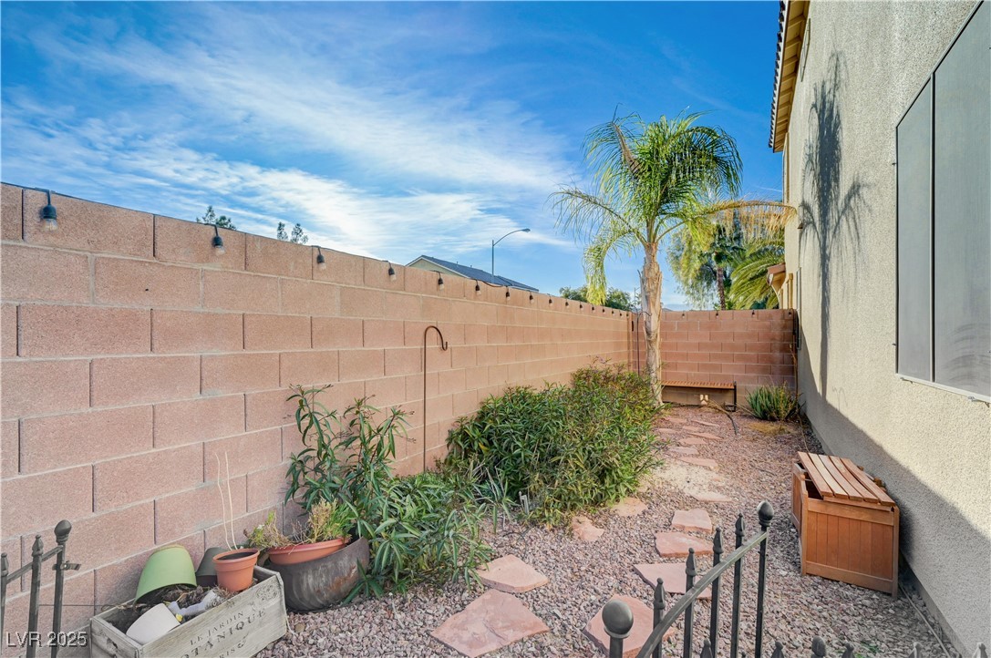 8810 Arroyo Azul Street Las Vegas, NV 89131 - Photo 74 of 83 Side yard