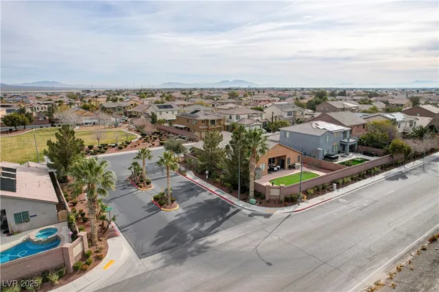 $690,000 | 8810 Arroyo Azul Street, Las Vegas, NV 89131