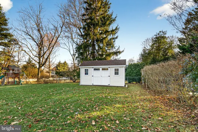 a house view with a outdoor space
