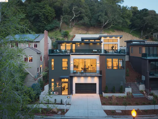 $2,985,000 | 1675 Trestle Glen Road, Oakland, CA 94610