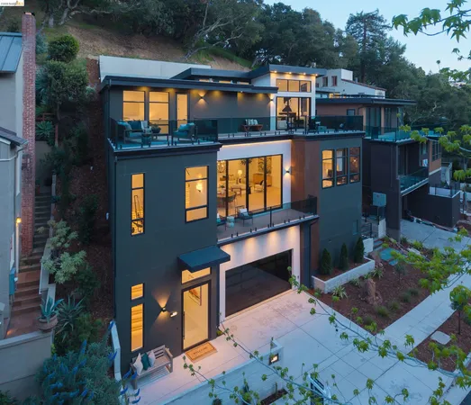 $2,985,000 | 1675 Trestle Glen Road, Oakland, CA 94610