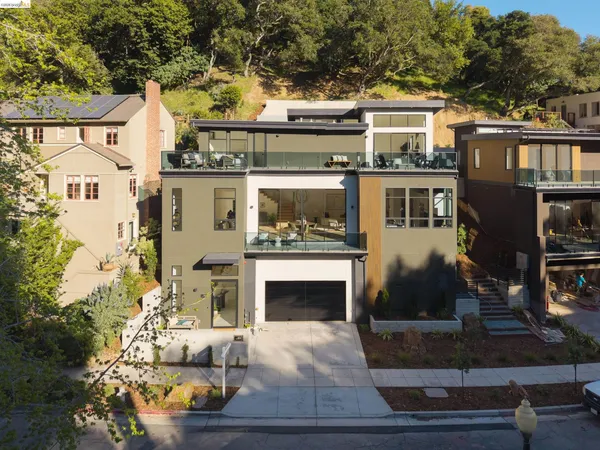 $2,985,000 | 1675 Trestle Glen Road, Oakland, CA 94610