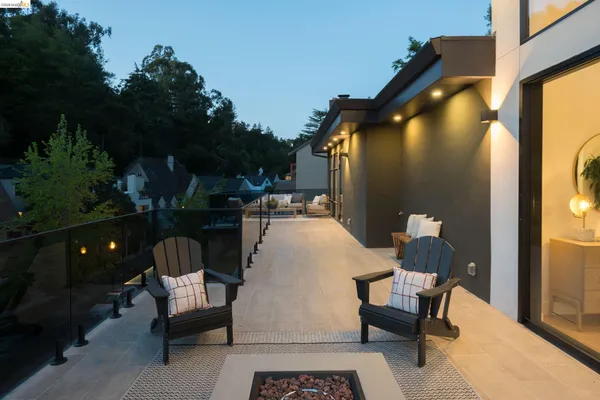 $2,985,000 | 1675 Trestle Glen Road, Oakland, CA 94610