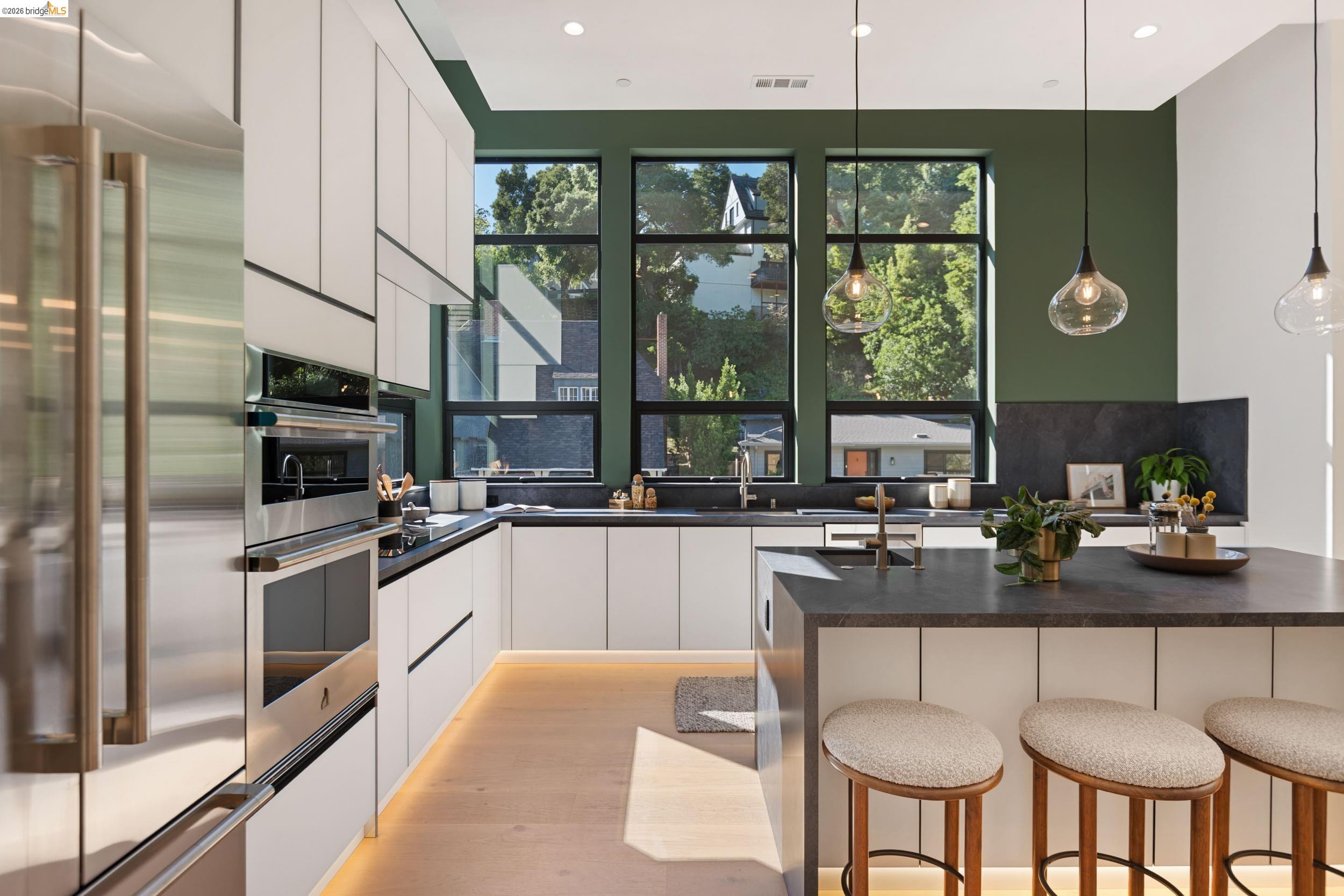 1675 Trestle Glen Road Oakland, CA 94610 - Photo 10 of 50