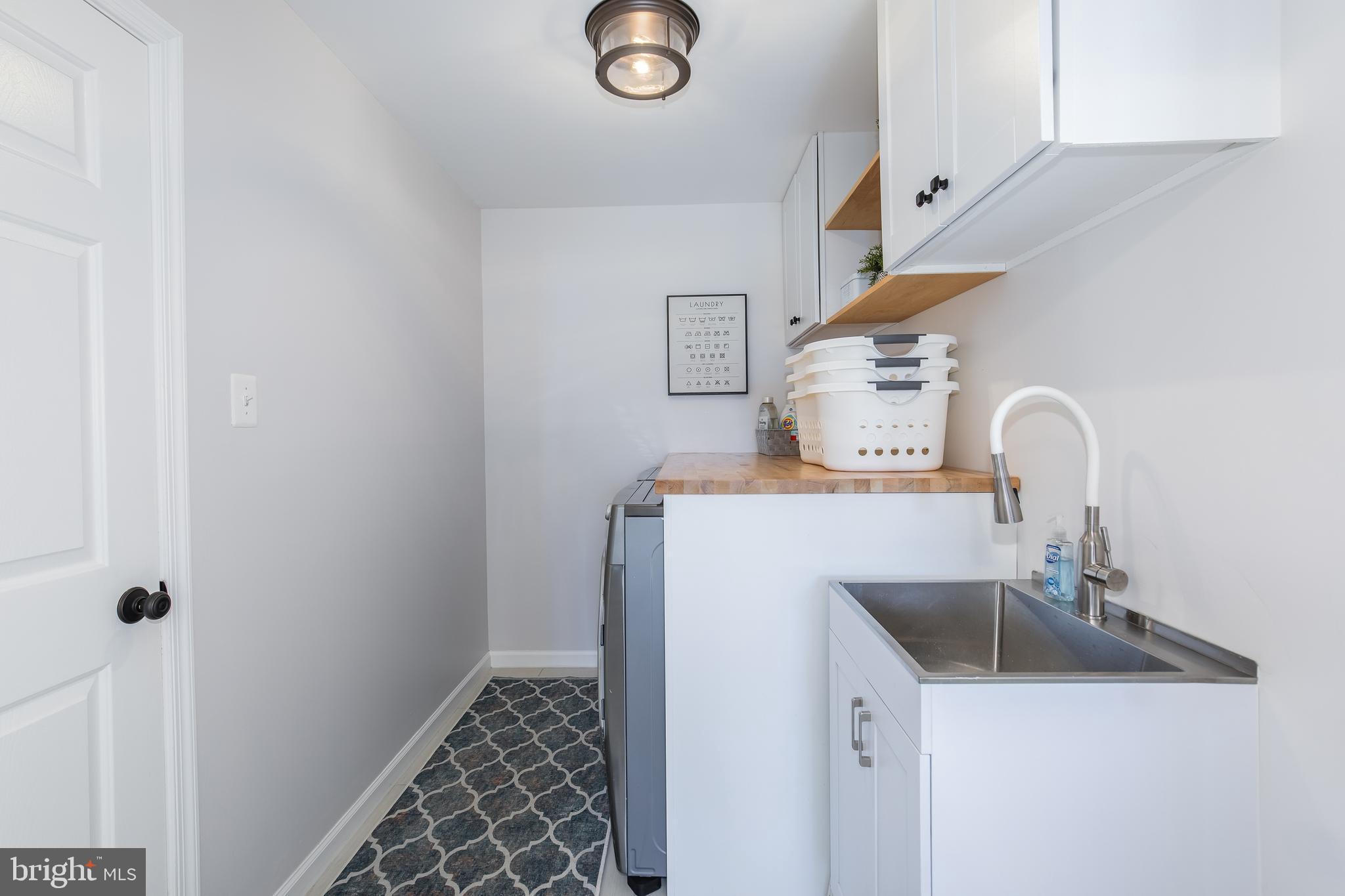 18302 Clear Smoke Road Boyds, MD 20841 - Photo 36 of 64 Access From the Primary to the Dual Entry Laundry