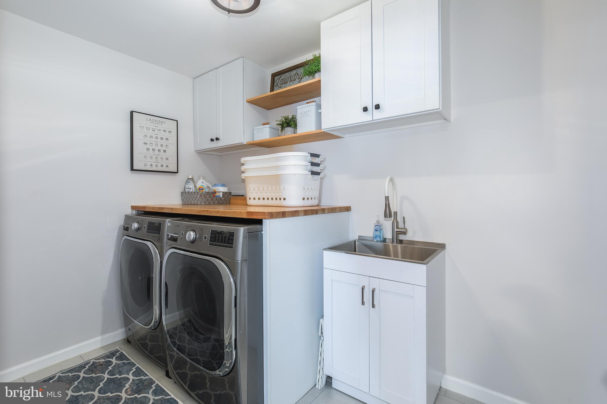 18302 Clear Smoke Road Boyds, MD 20841 - Photo 37 of 64 Farm Style Laundry Room