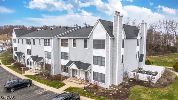 $2,350 | 54 Burlington Court, Hamburg, NJ 07419