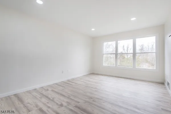 $2,350 | 54 Burlington Court, Hamburg, NJ 07419