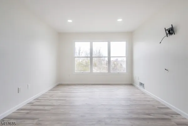 $2,350 | 54 Burlington Court, Hamburg, NJ 07419