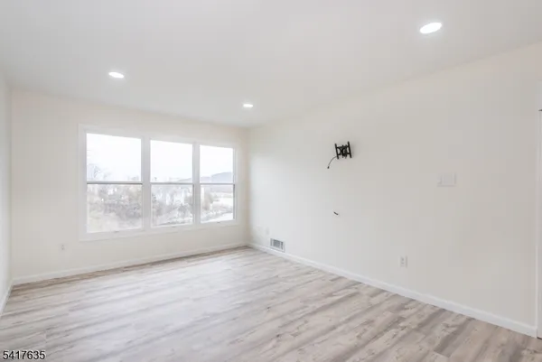 $2,350 | 54 Burlington Court, Hamburg, NJ 07419