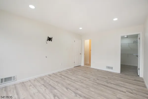 $2,350 | 54 Burlington Court, Hamburg, NJ 07419