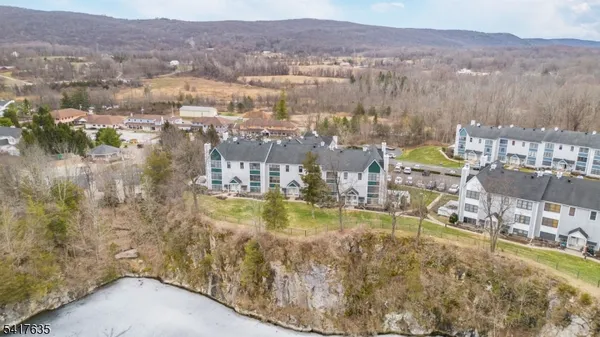 $2,350 | 54 Burlington Court, Hamburg, NJ 07419