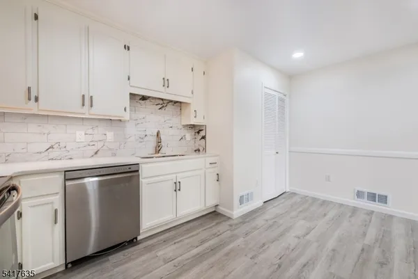 $2,350 | 54 Burlington Court, Hamburg, NJ 07419