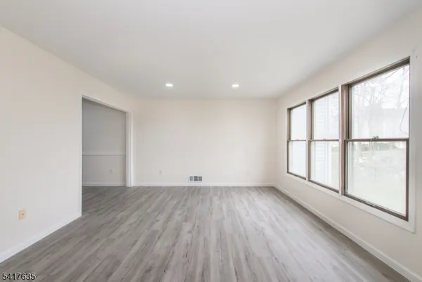 $2,350 | 54 Burlington Court, Hamburg, NJ 07419