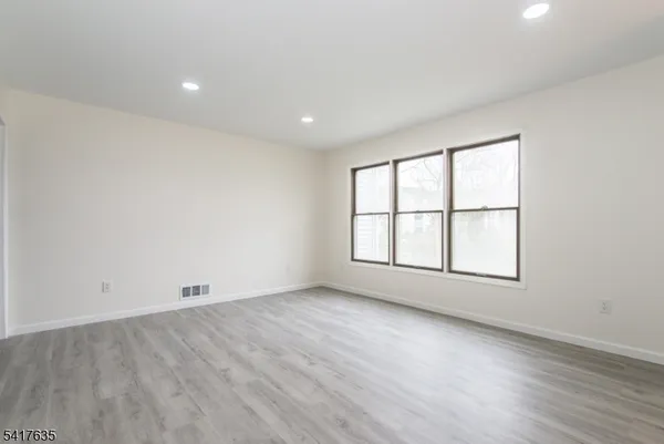 $2,350 | 54 Burlington Court, Hamburg, NJ 07419