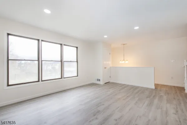$2,350 | 54 Burlington Court, Hamburg, NJ 07419