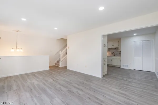 $2,350 | 54 Burlington Court, Hamburg, NJ 07419