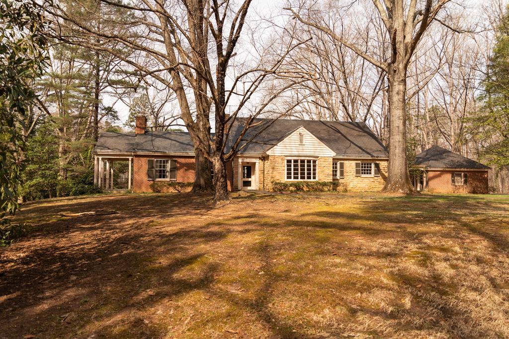 1853 Cumberland Road Farmville, VA 23901 - Photo 1 of 40 Gallery Image 1