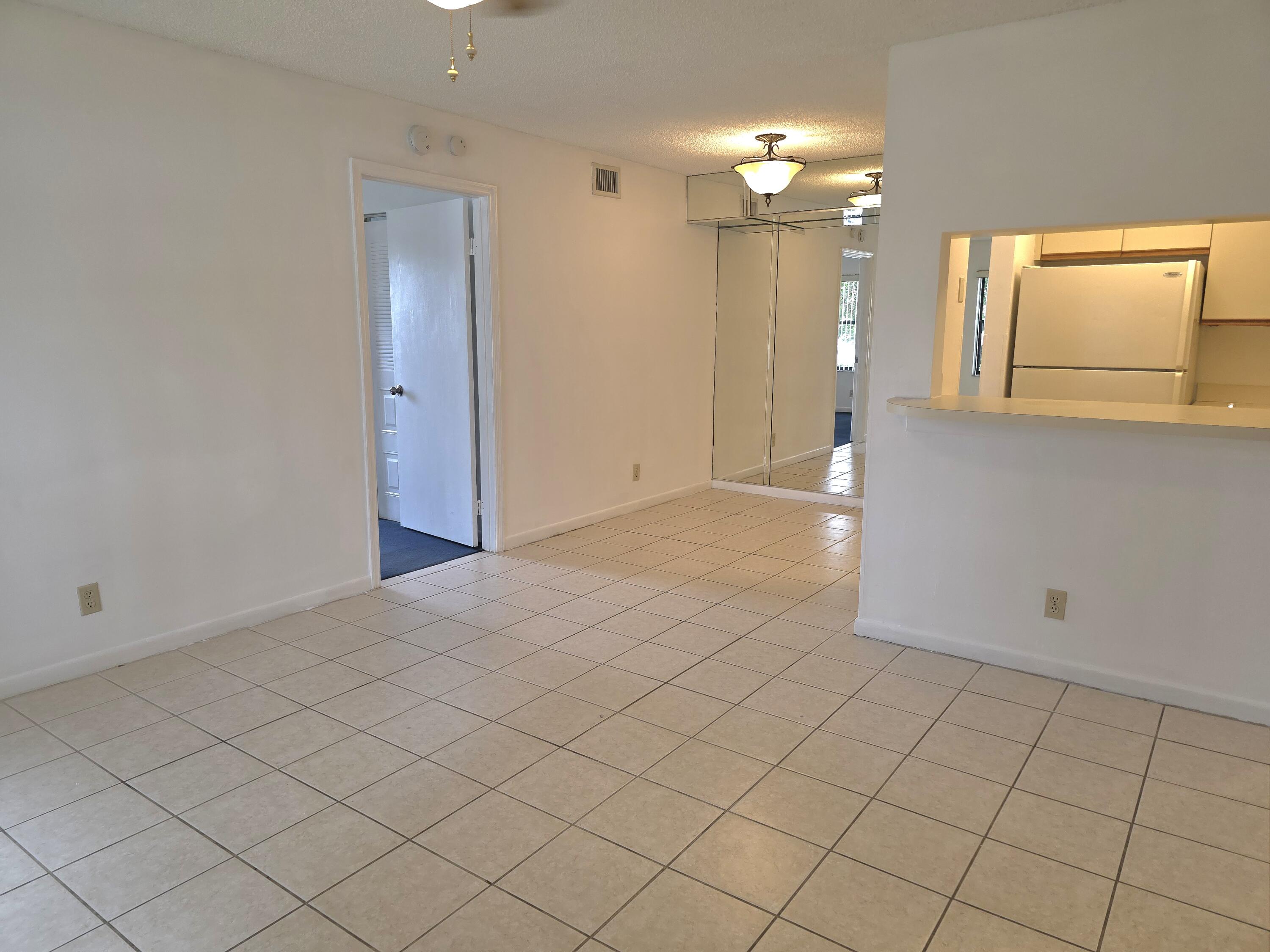 4709 Lucerne Lakes Boulevard East, Unit 101 Lake Worth, FL 33467 - Photo 4 of 18 Living Room