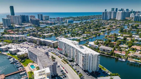 $2,500 | 401 Golden Isles Drive, Unit 304, Hallandale Beach, FL 33009
