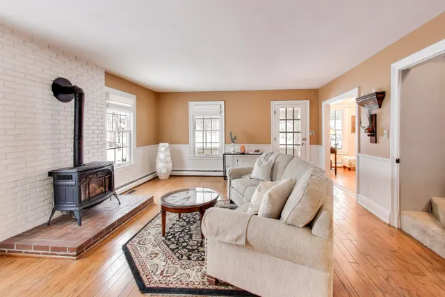 $850,000 | 332 Maxwell Street, Lake Geneva, WI 53147