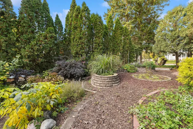 $850,000 | 332 Maxwell Street, Lake Geneva, WI 53147