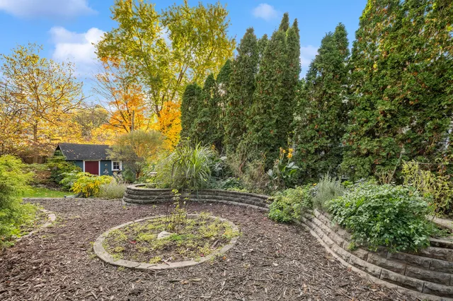 $850,000 | 332 Maxwell Street, Lake Geneva, WI 53147