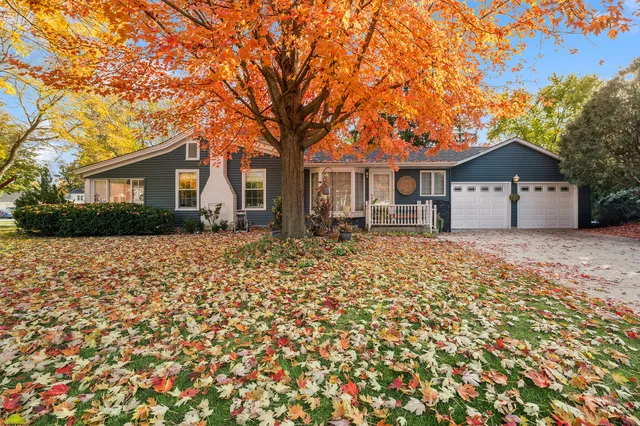 $850,000 | 332 Maxwell Street, Lake Geneva, WI 53147