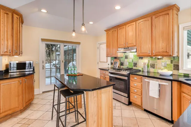 $850,000 | 332 Maxwell Street, Lake Geneva, WI 53147