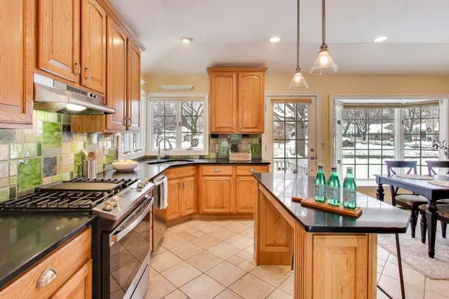 $850,000 | 332 Maxwell Street, Lake Geneva, WI 53147