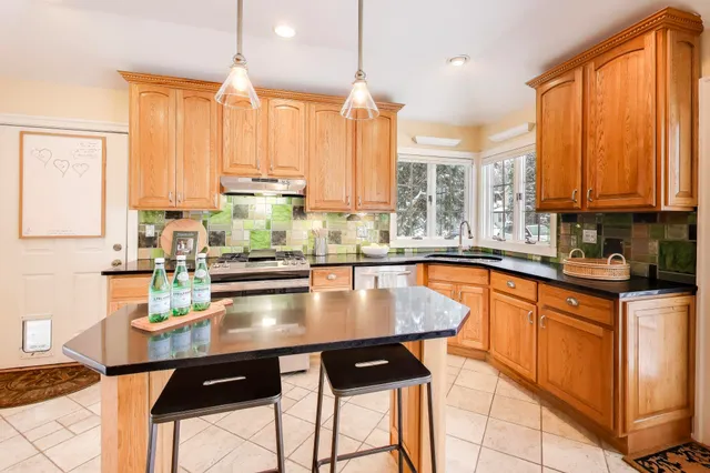 $850,000 | 332 Maxwell Street, Lake Geneva, WI 53147