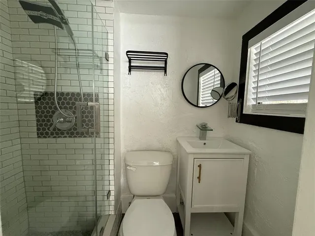 $1,390 | 1947 Madison Street, Unit 4, Hollywood, FL 33020