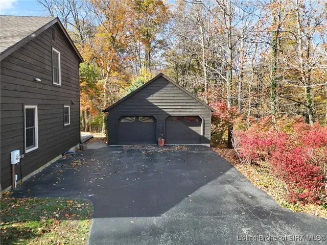 $460,000 | 1022 Broadleaf Court, Lanesville, IN 47136