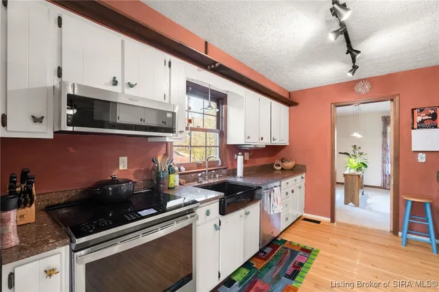 $460,000 | 1022 Broadleaf Court, Lanesville, IN 47136