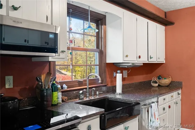 $460,000 | 1022 Broadleaf Court, Lanesville, IN 47136