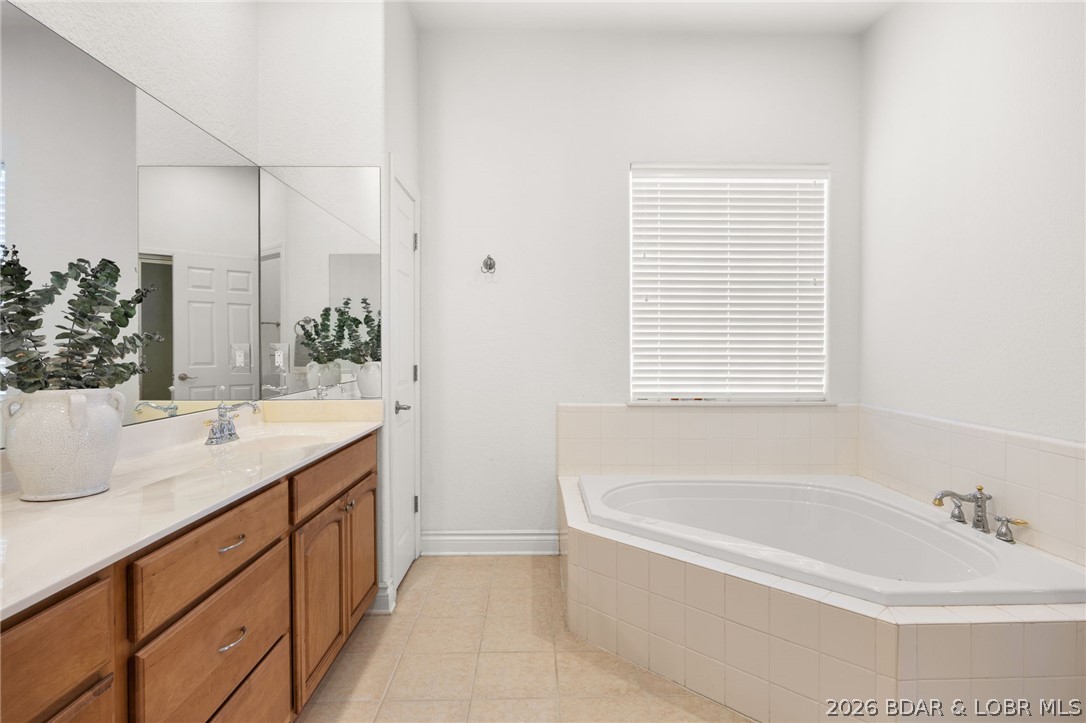 1386 Nichols Road Osage Beach, MO 65065 - Photo 26 of 62 Double vanity and jetted tub
