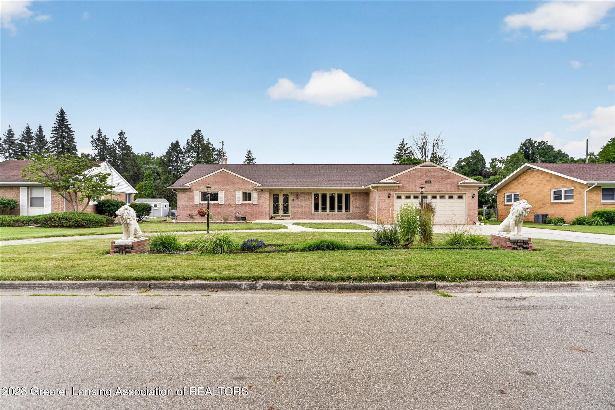 2915 North Cambridge Road Lansing, MI 48911 - Photo 2 of 36 1