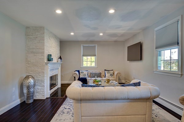 13 Carpenter Hill Road, Unit B Mendon, MA 01756 - Photo 4 of 30 Gallery Image 4