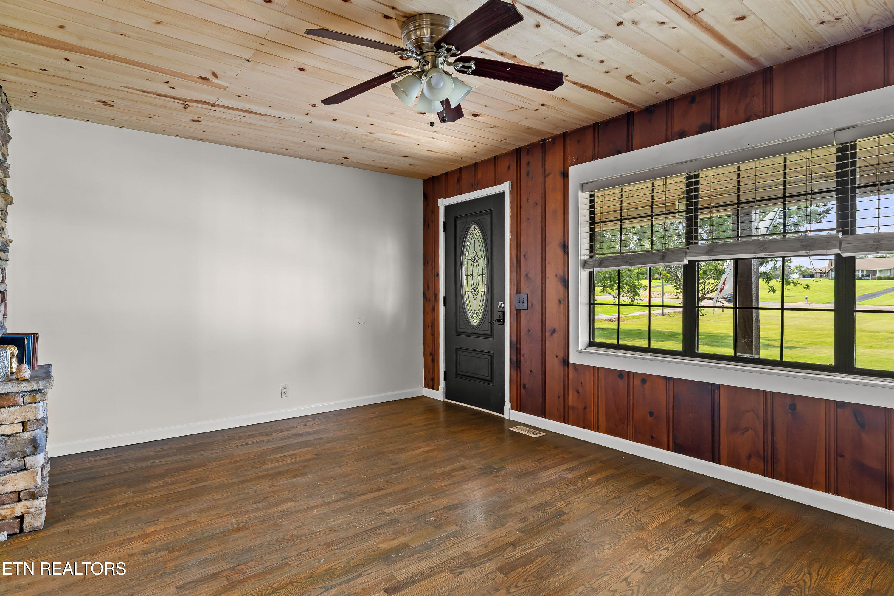 170 Dotson Road Greenback, TN 37742 - Photo 7 of 37 Living Room